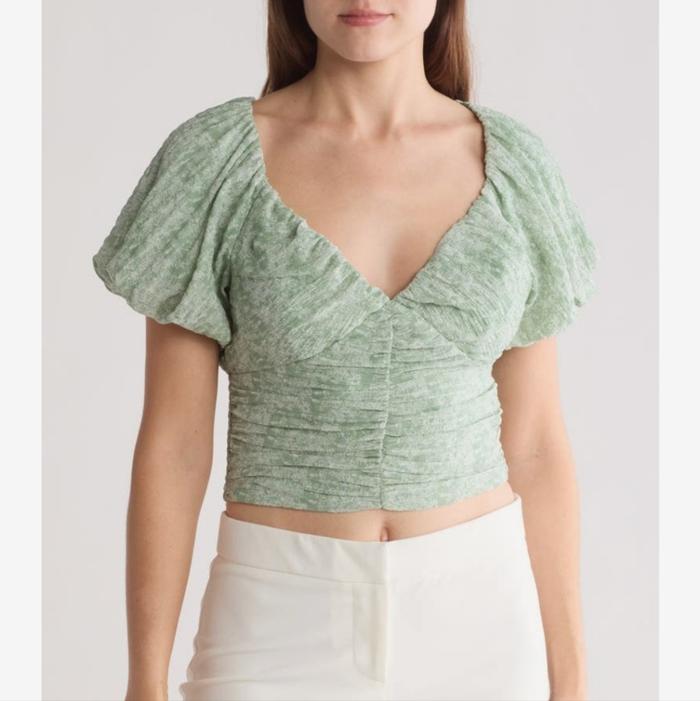 Lush Green Floral Puff Sleeve Top 🦈